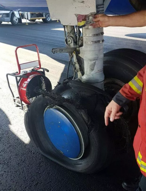 Scoppia una gomma al Colonia-Tel Aviv in decollo, atterraggio d'emergenza all'aeroporto israeliano Ben Gurion