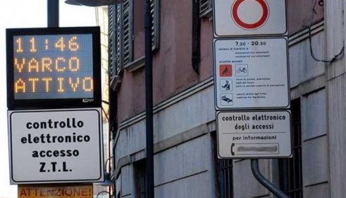 La Cassazione bacchetta i Comuni: niente multa perché l’auto del disabile va in preferenziali e ztl senza comunicare la targa al Comune